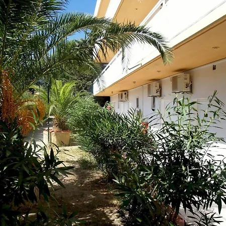 Aparthotel Gnest 2*
